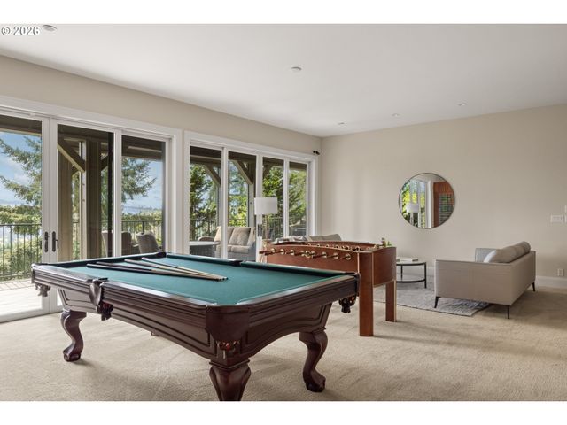 18284 MEADOWLARK Ln, Lake Oswego, OR 97034