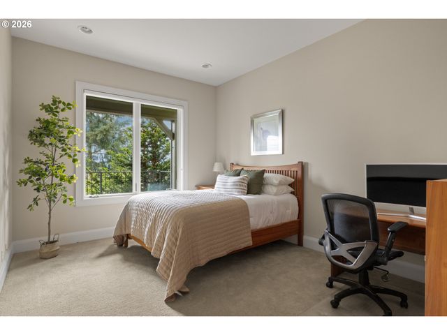 18284 MEADOWLARK Ln, Lake Oswego, OR 97034