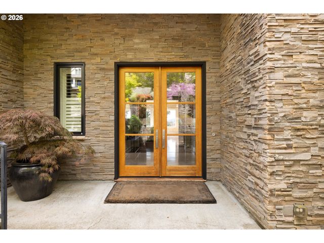 18284 MEADOWLARK Ln, Lake Oswego, OR 97034