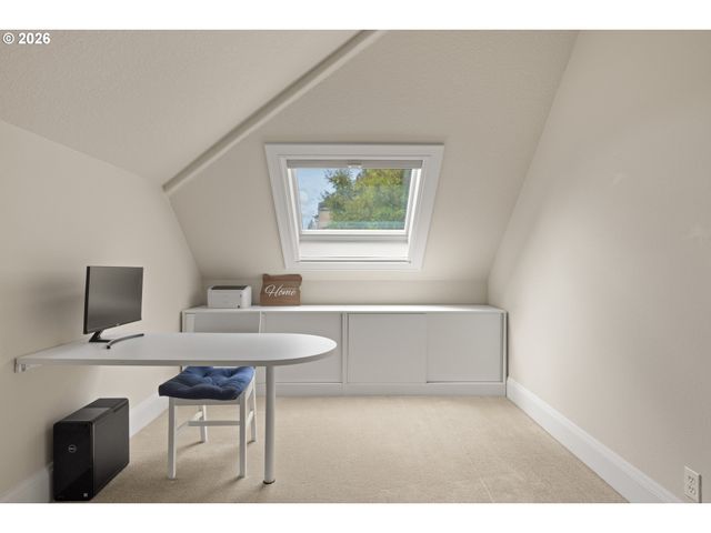 18284 MEADOWLARK Ln, Lake Oswego, OR 97034