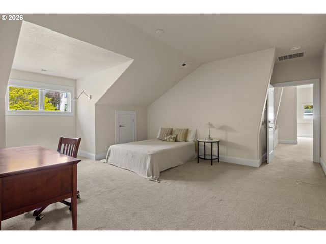 18284 MEADOWLARK Ln, Lake Oswego, OR 97034