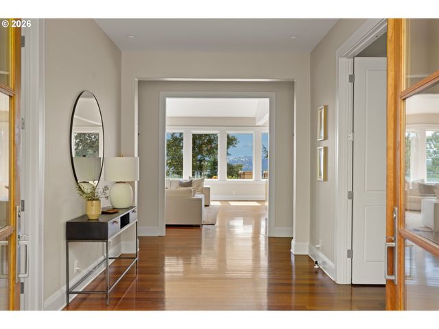 18284 MEADOWLARK Ln, Lake Oswego, OR 97034