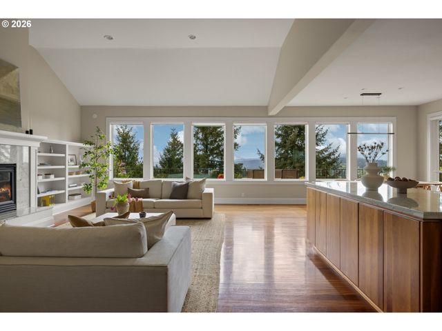 18284 MEADOWLARK Ln, Lake Oswego, OR 97034