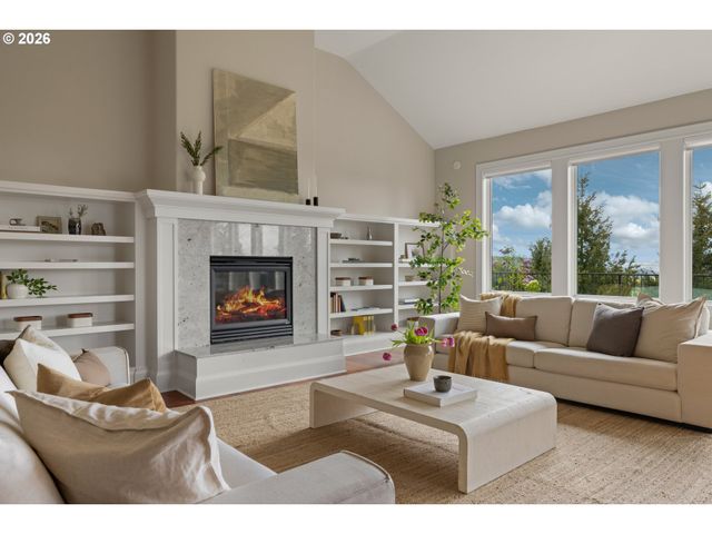 18284 MEADOWLARK Ln, Lake Oswego, OR 97034