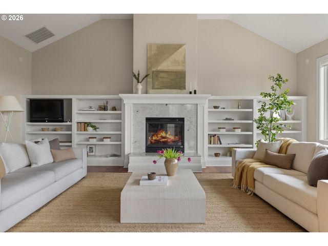 18284 MEADOWLARK Ln, Lake Oswego, OR 97034