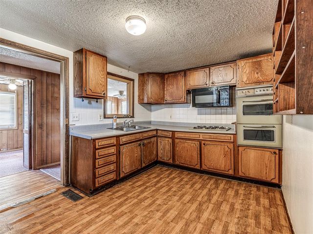 332939 E 1020 Road, Harrah, OK 73045