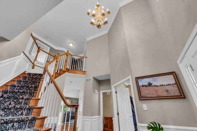 8 Steeplechase Ln, Franklin Twp., NJ 08802