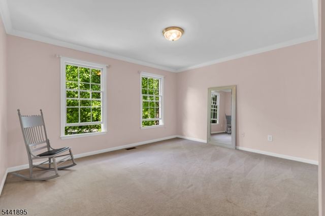 8 Steeplechase Ln, Franklin Twp., NJ 08802