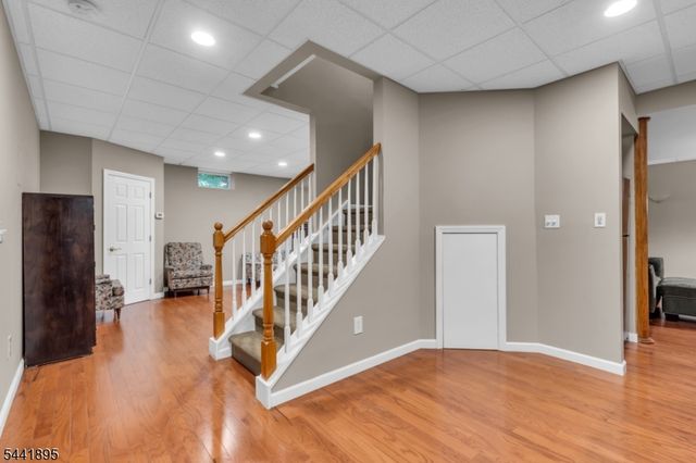 8 Steeplechase Ln, Franklin Twp., NJ 08802