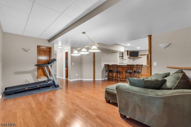 8 Steeplechase Ln, Franklin Twp., NJ 08802