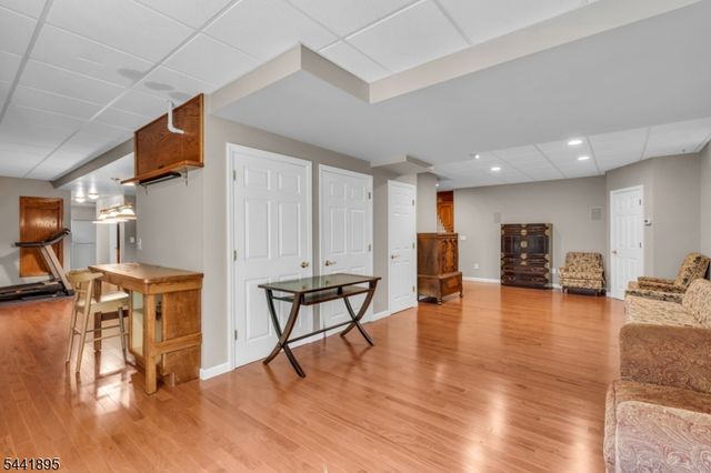 8 Steeplechase Ln, Franklin Twp., NJ 08802