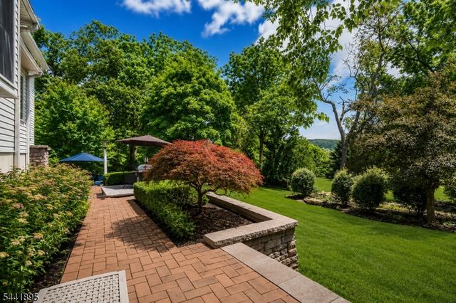 8 Steeplechase Ln, Franklin Twp., NJ 08802