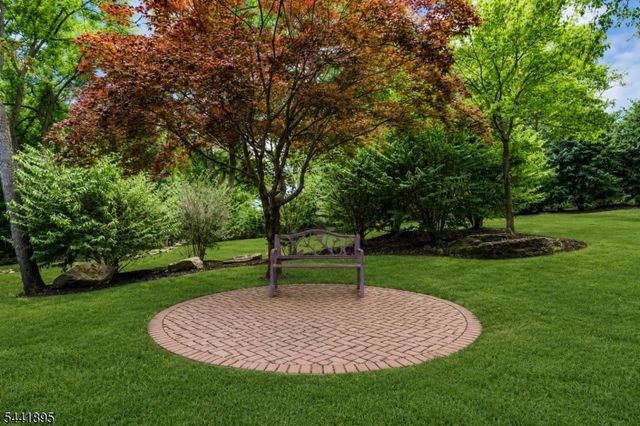 8 Steeplechase Ln, Franklin Twp., NJ 08802