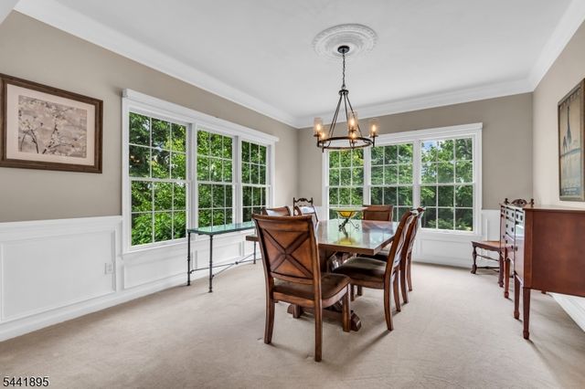 8 Steeplechase Ln, Franklin Twp., NJ 08802