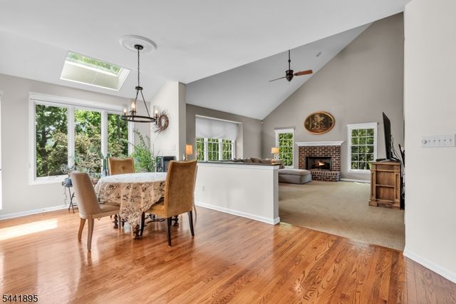 8 Steeplechase Ln, Franklin Twp., NJ 08802