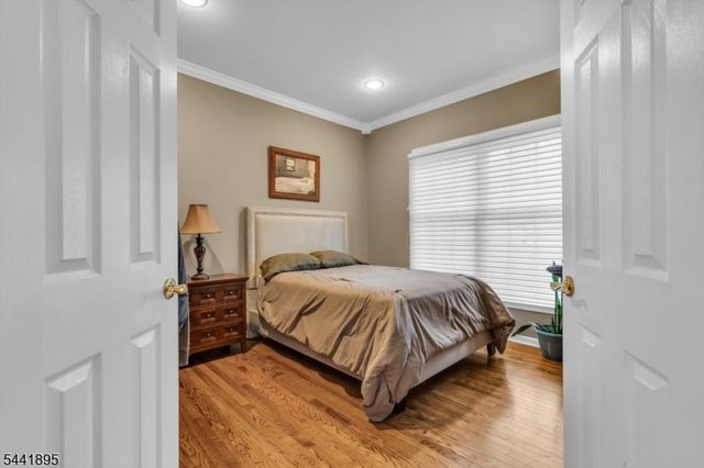 8 Steeplechase Ln, Franklin Twp., NJ 08802