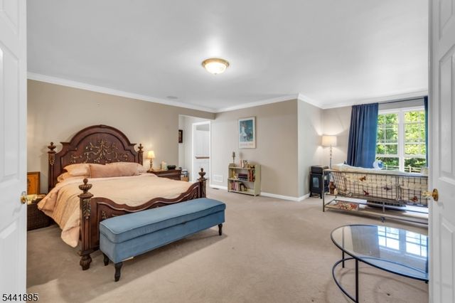 8 Steeplechase Ln, Franklin Twp., NJ 08802