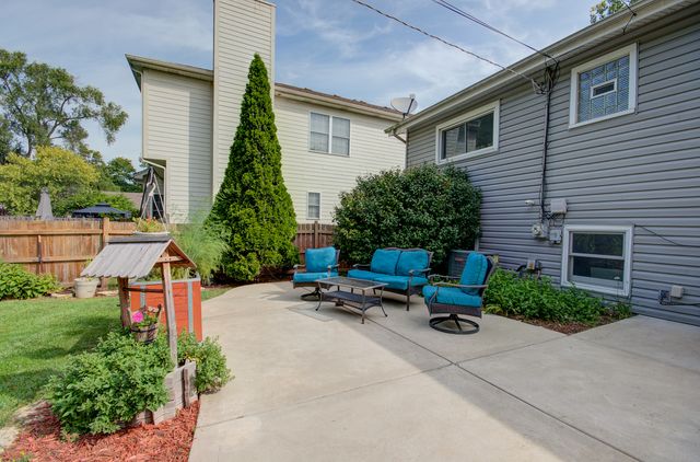 154 S Ellyn Avenue, Glen Ellyn, IL 60137