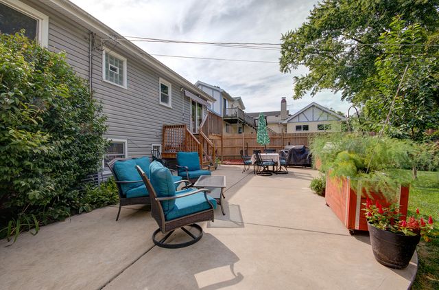 154 S Ellyn Avenue, Glen Ellyn, IL 60137