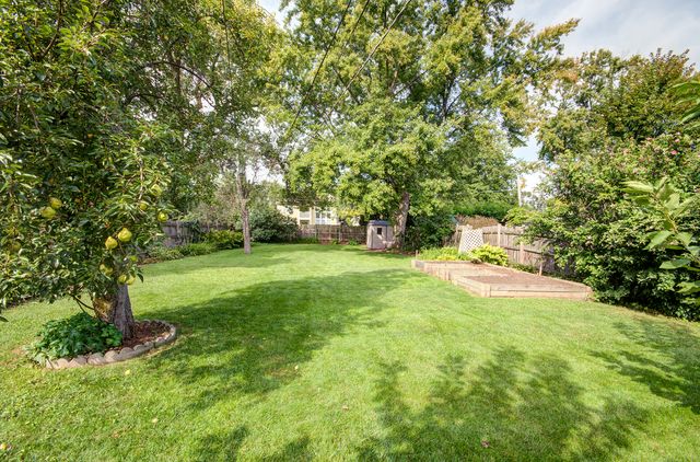 154 S Ellyn Avenue, Glen Ellyn, IL 60137