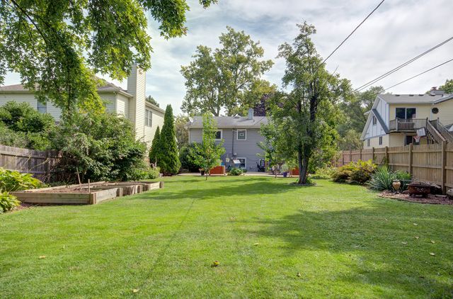 154 S Ellyn Avenue, Glen Ellyn, IL 60137