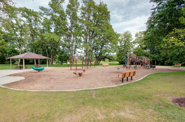 154 S Ellyn Avenue, Glen Ellyn, IL 60137