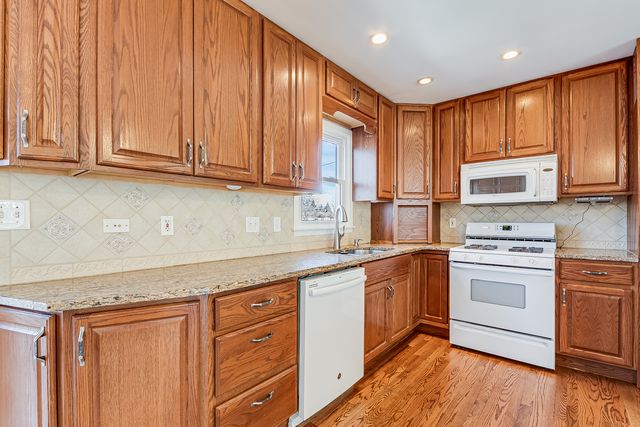 154 S Ellyn Avenue, Glen Ellyn, IL 60137