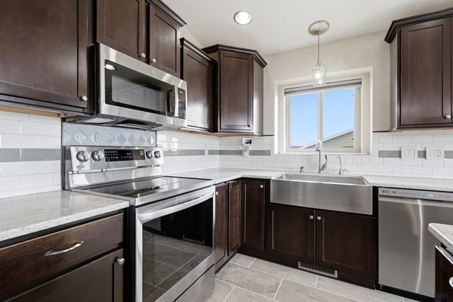 428 DAYSTAR RD, Box Elder, SD 57719