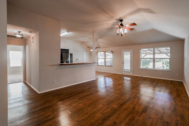 1574 Wildflower Drive, Waxahachie, TX 75165