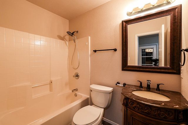 1574 Wildflower Drive, Waxahachie, TX 75165