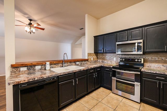 1574 Wildflower Drive, Waxahachie, TX 75165