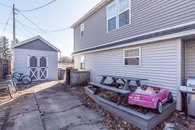 622 W WASHINGTON STREET, New London, WI 54961