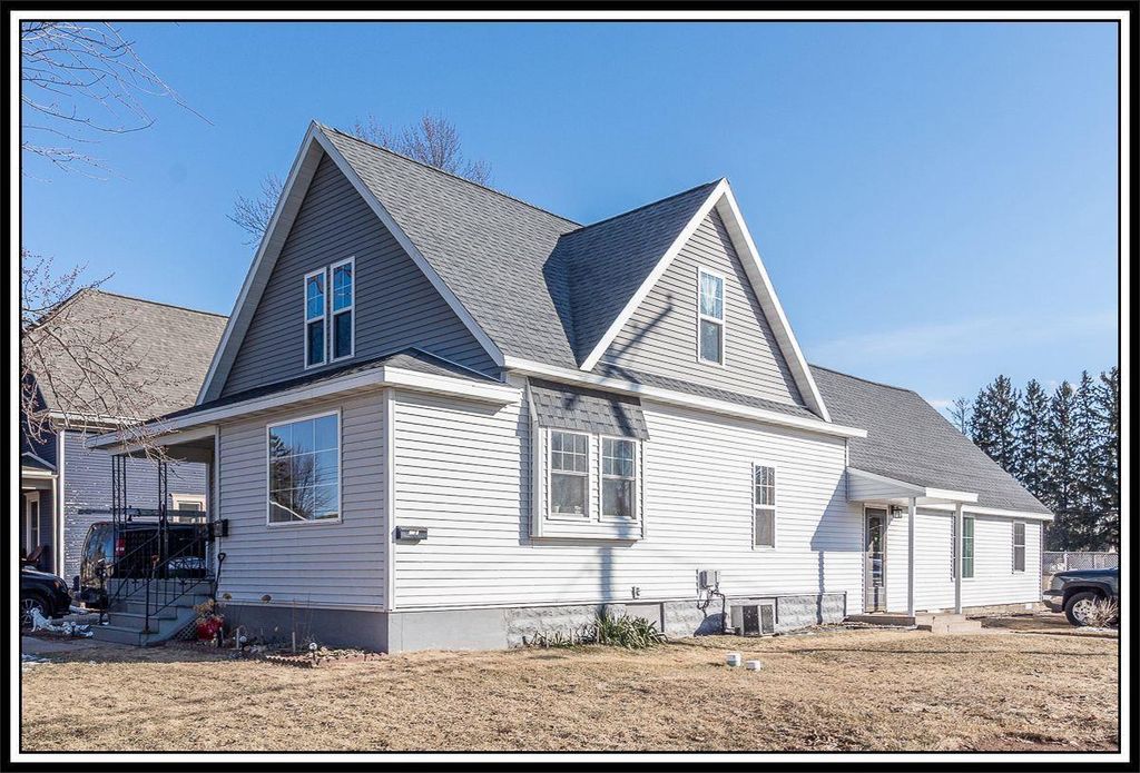 622 W WASHINGTON STREET, New London, WI 54961