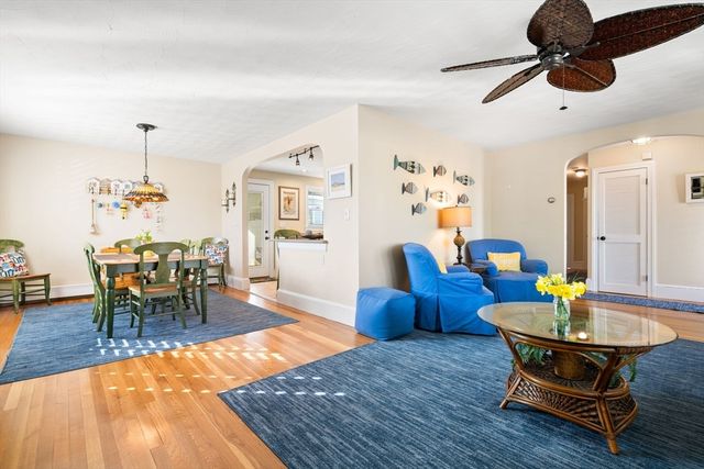 88 Revere St, Hull, MA 02045