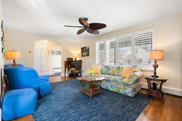 88 Revere St, Hull, MA 02045