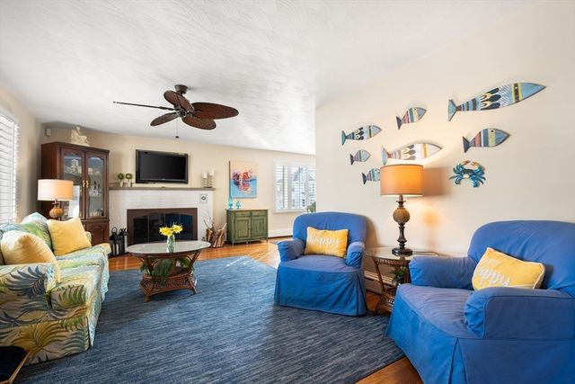 88 Revere St, Hull, MA 02045