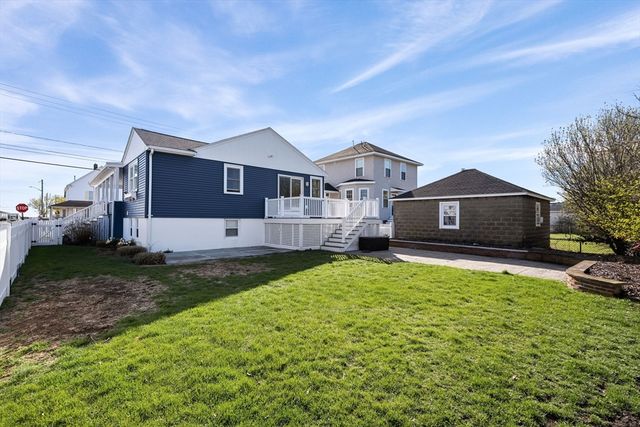 88 Revere St, Hull, MA 02045