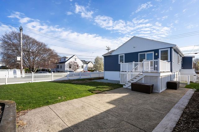 88 Revere St, Hull, MA 02045