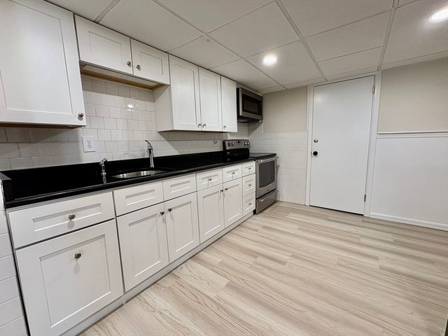 88 Revere St, Hull, MA 02045