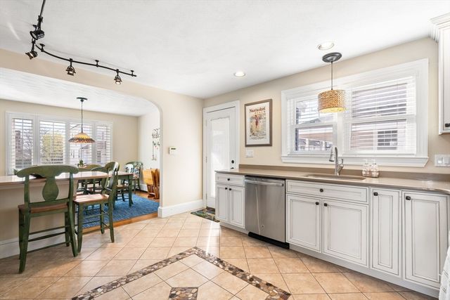 88 Revere St, Hull, MA 02045