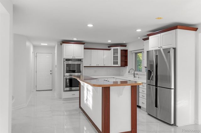1615 Redbud Drive, Troy, MI 48098