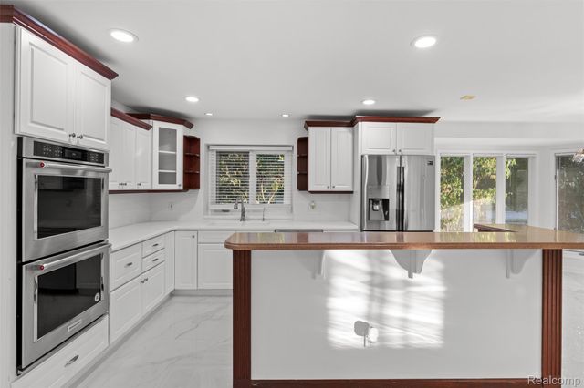 1615 Redbud Drive, Troy, MI 48098