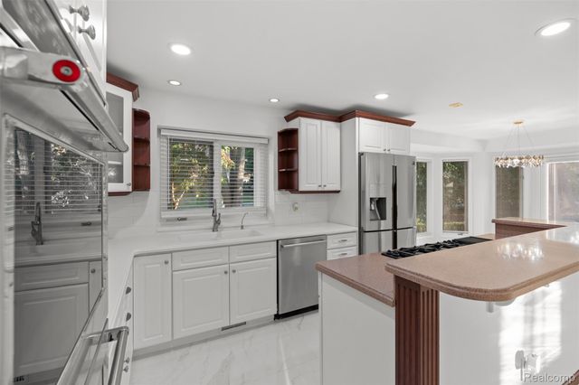 1615 Redbud Drive, Troy, MI 48098