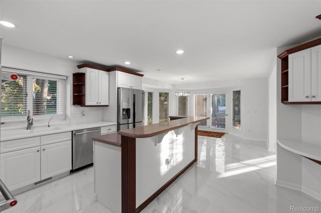 1615 Redbud Drive, Troy, MI 48098