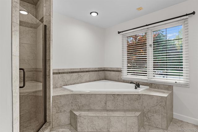 1615 Redbud Drive, Troy, MI 48098