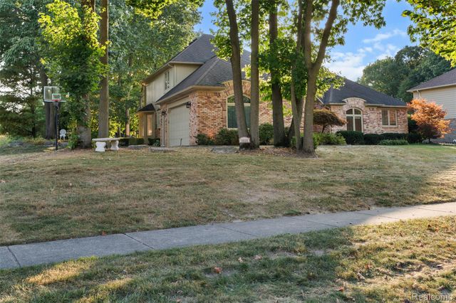 1615 Redbud Drive, Troy, MI 48098