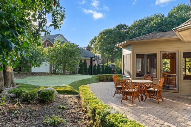1615 Redbud Drive, Troy, MI 48098