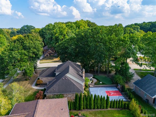 1615 Redbud Drive, Troy, MI 48098