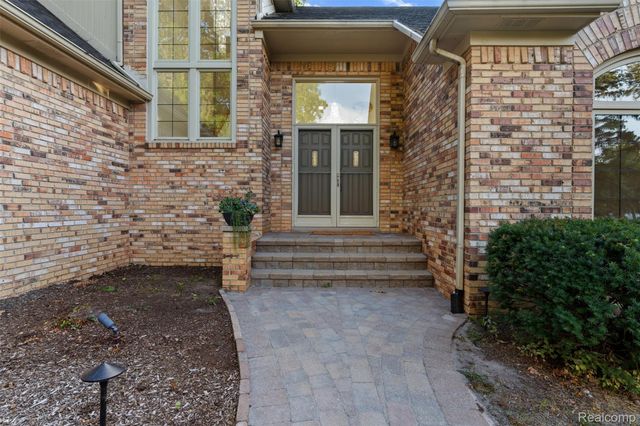 1615 Redbud Drive, Troy, MI 48098