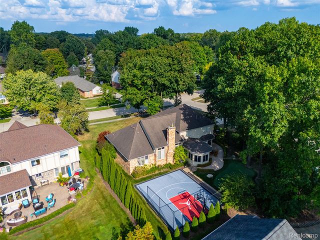 1615 Redbud Drive, Troy, MI 48098